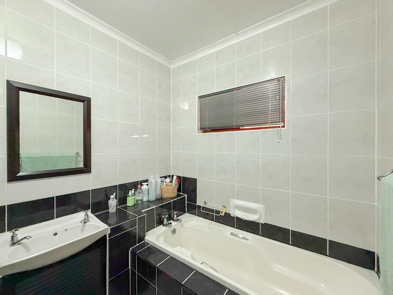 6 Bedroom Property for Sale in Denneoord Western Cape